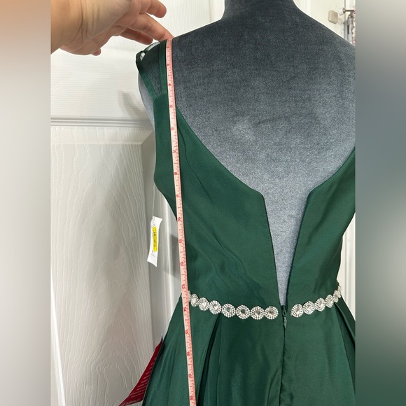 Blondie Nites Emerald Gown w/ Crystal Details size 1 NWT 
Aline Satin Never Worn - Picture 14 of 16